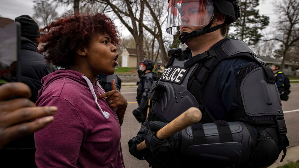 Police Shooting Minnesota AP21102062373992.jpg