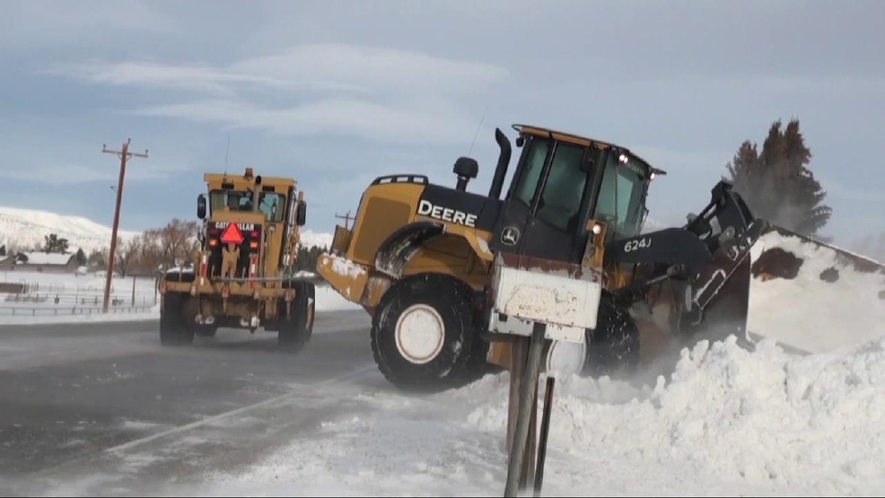 Rescuing the rescuers Wyoming blizzard traps snow plow, tow trucks KSNV