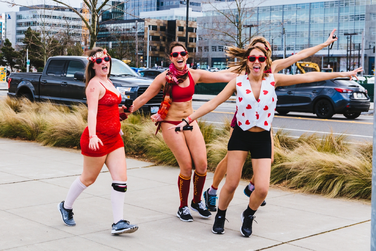 Photos Sun comes out, clothes come off at Seattle's Cupid Undie Run