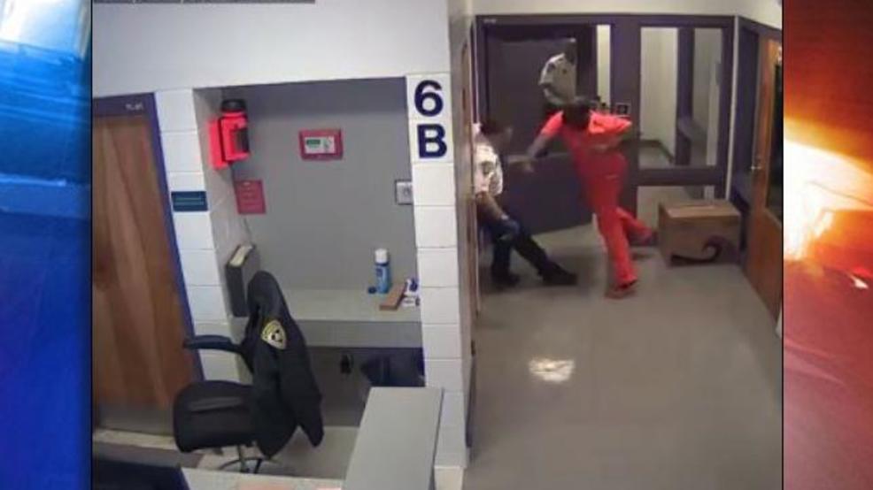 Video Florida Detention Deputy Attacked By Inmate Wpec 3015