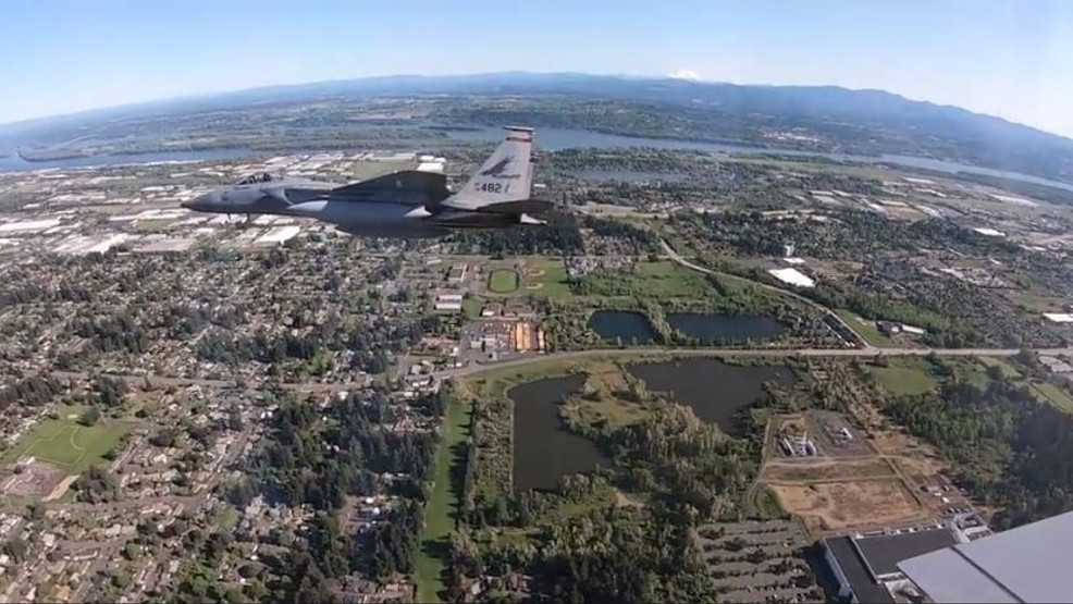 Watch Inflight video of Oregon Air National Guard's flyover above