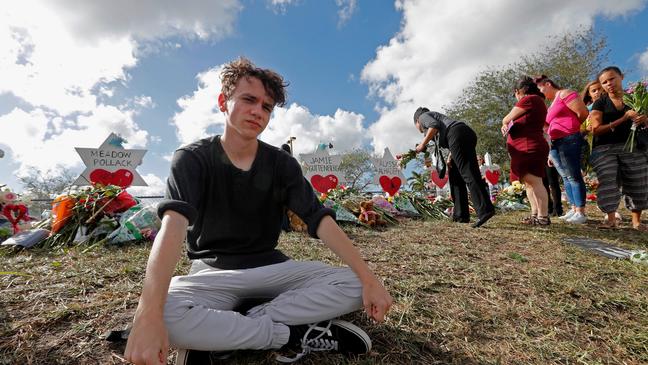 Students head to Florida capital to press for gun law change after shooting