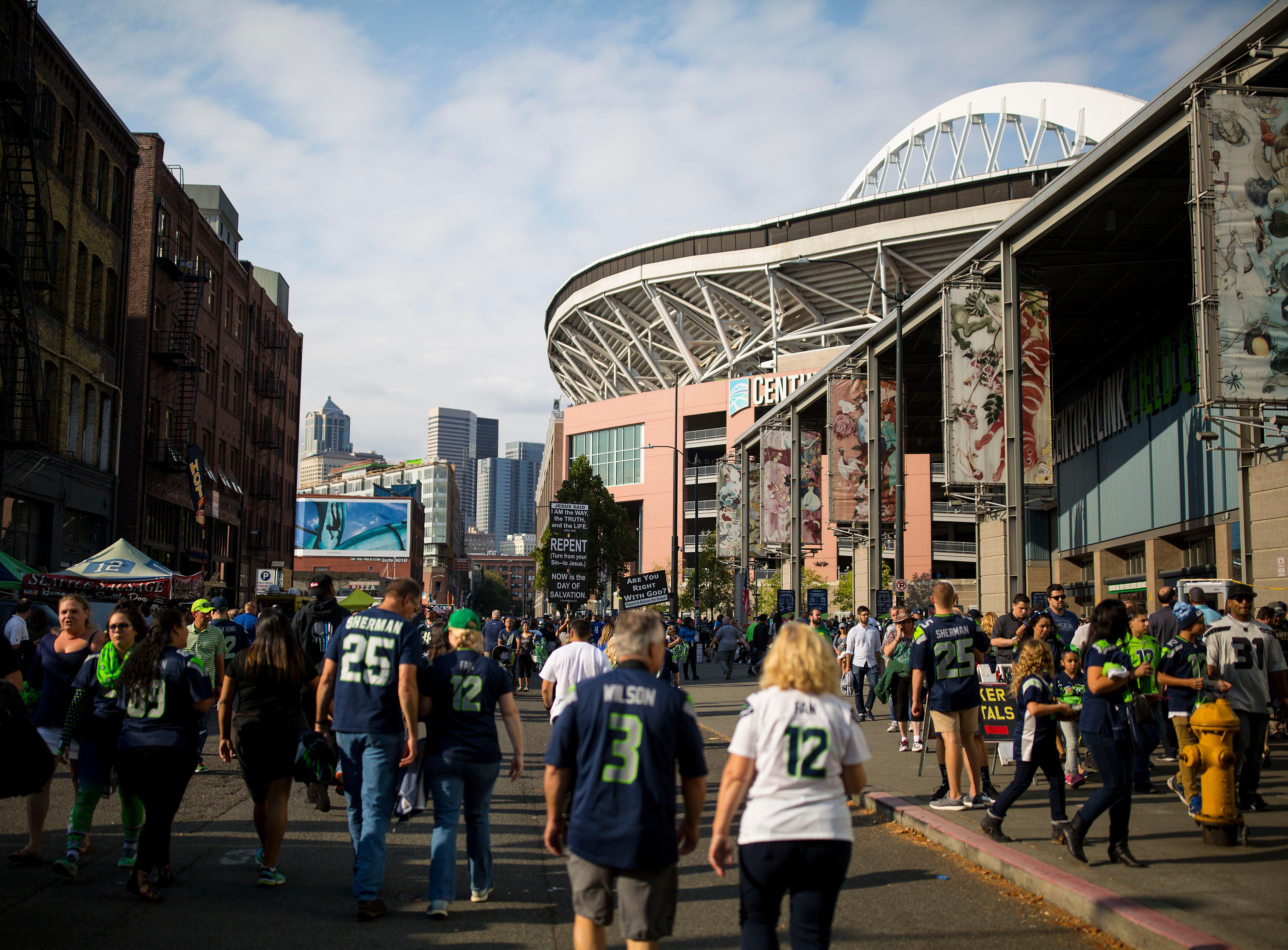 Photos Fans get LOUD at first Seahawks home game of the season