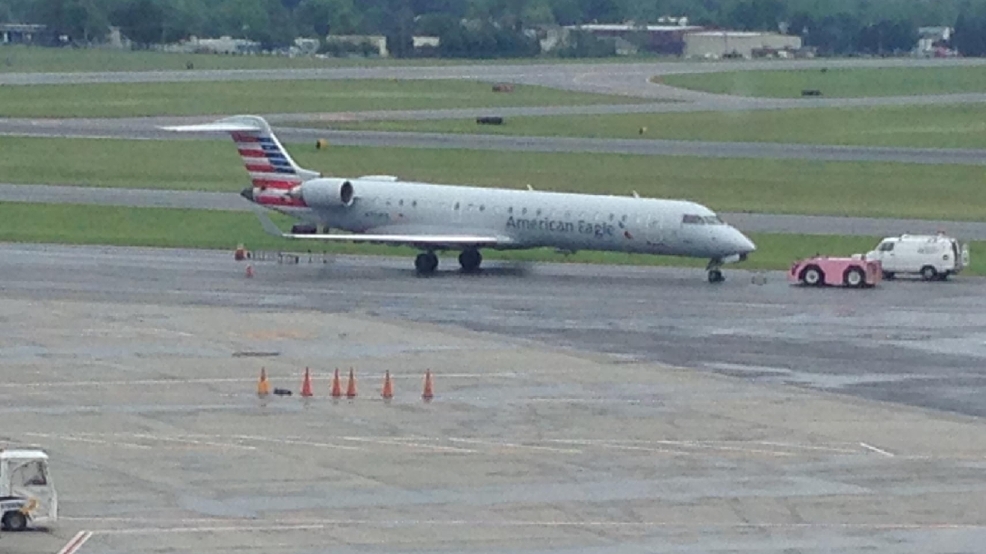 Airplane makes emergency landing at Albany international WRGB