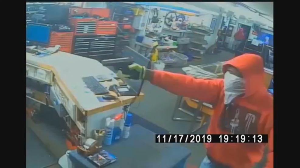 Pawn Shop Austin >> Police Seek Help Id Ing Suspects From South Austin Pawn Shop Pawn Shop Austin >> Police Seek Help Id Ing Suspects From South Austin Pawn Shop