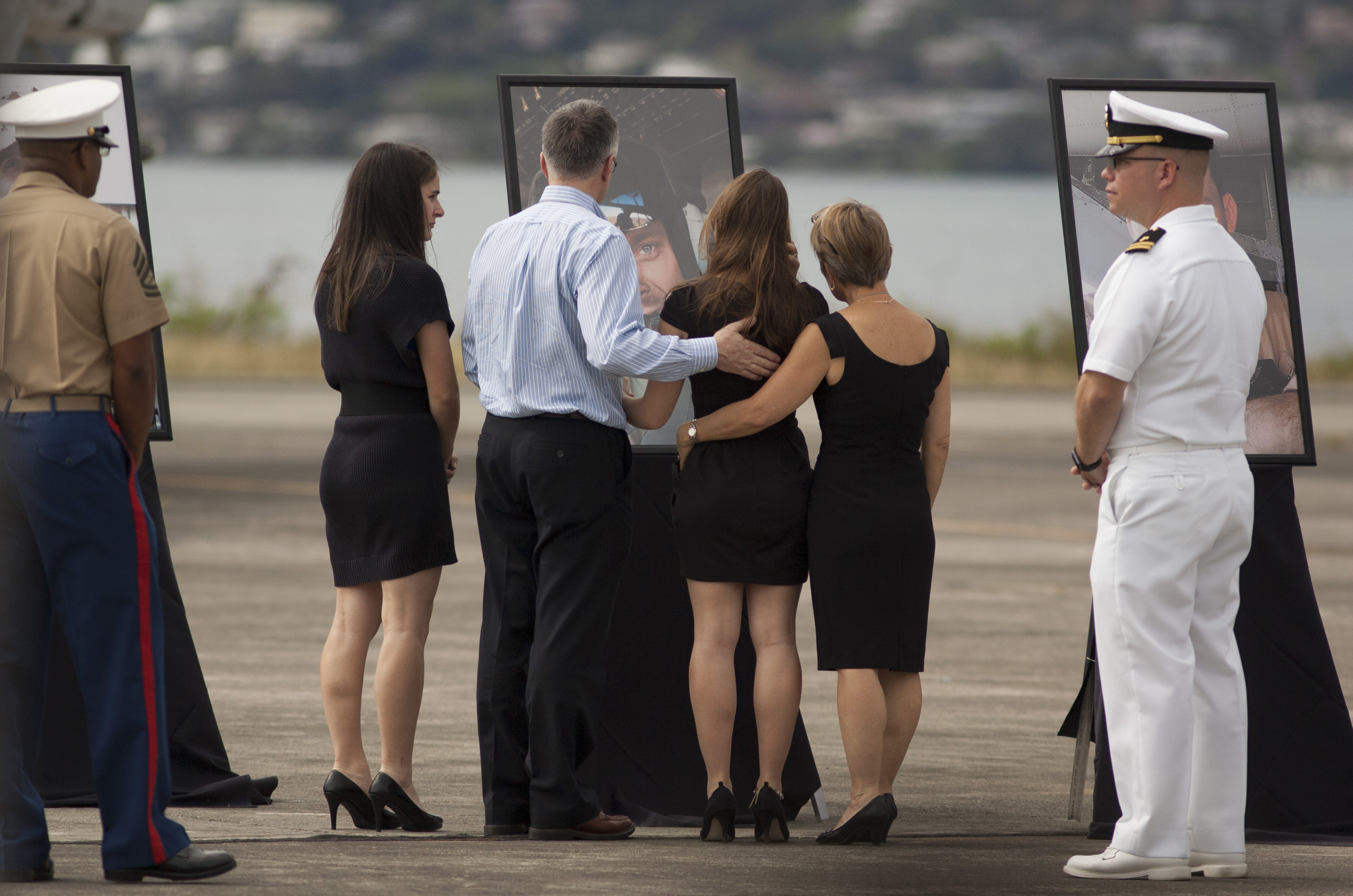Memorial honors 12 Marines killed in Hawaii, including Oregonian | KATU