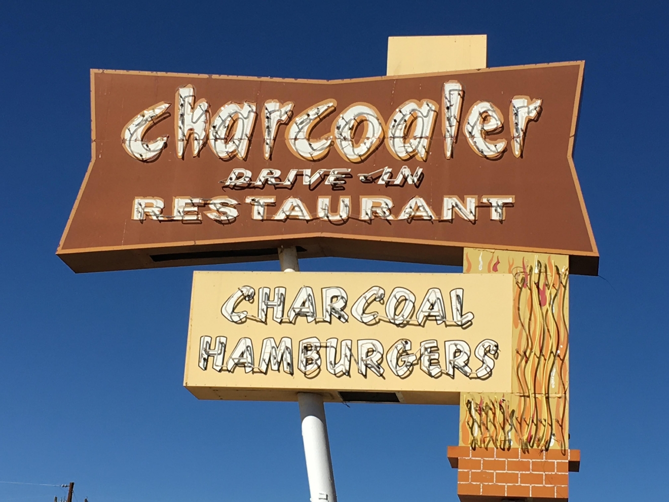 Charcoaler DriveIn restaurant serves its last burger in El Paso KDBC