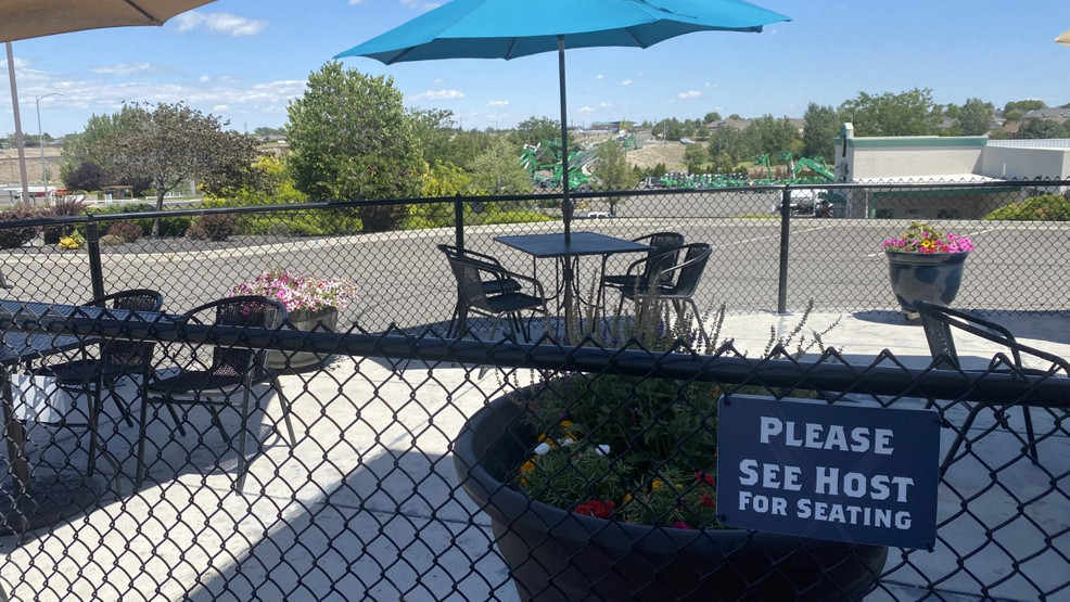 Kennewick restaurant preps patio for phase 1.5 KEPR