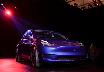 Tesla posts surprisingly large 1Q loss as sales slump 31%